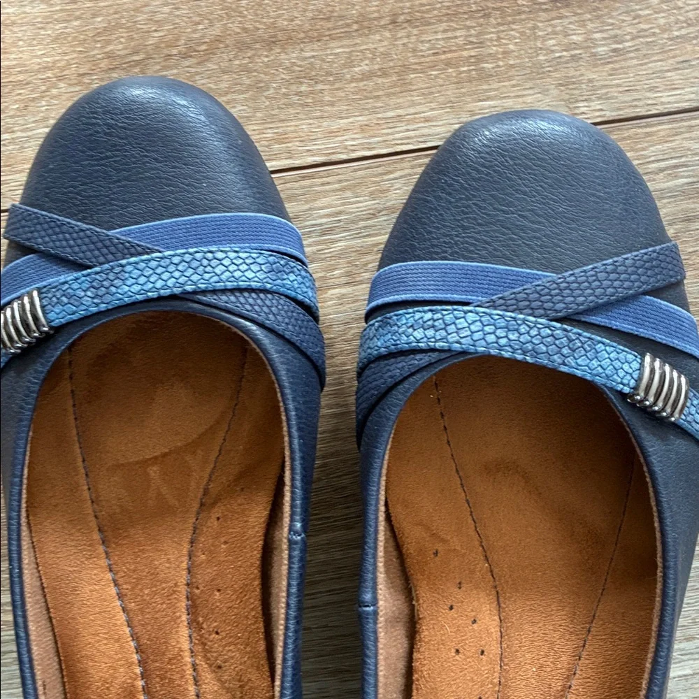Euro Soft by Sofft Women's Navy Blue Flats euc sz 9M - Picture 2 of 8